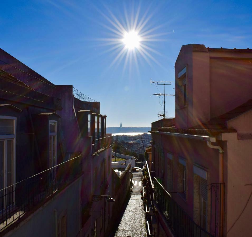Elegant Riverview Apartment In Historical Lisboa Eksteriør bilde